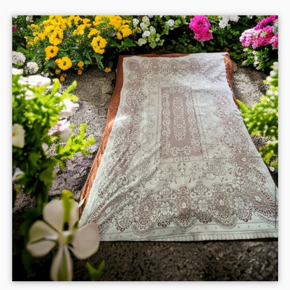 Family Herloom Handmade Lace woven table cloth -stunning -71”x45” Boho beauty ! - Picture 3 of 13